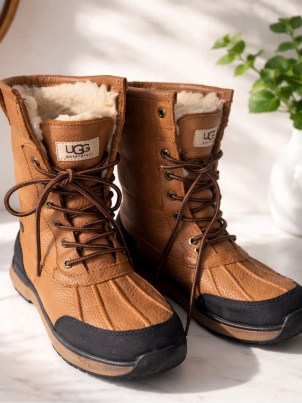 NWOT Winter Boots Uggs.